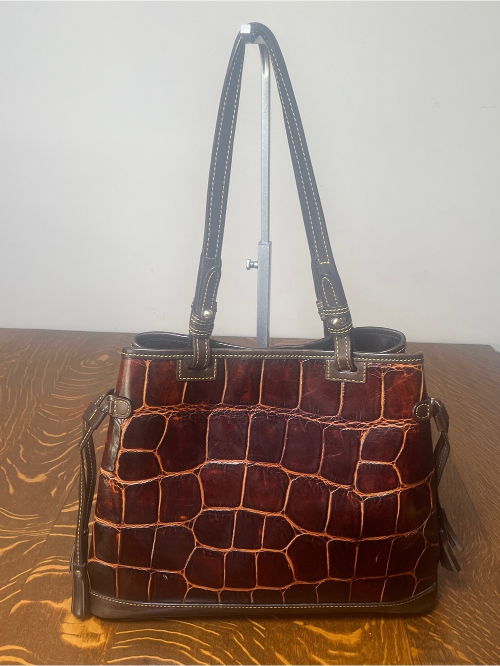 Dooney & Bourke Light Cognac Brown Croc-Embossed Shoulder Bag Hobo Purse.